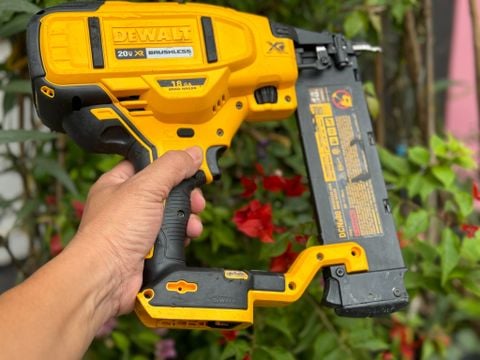 Máy bắn đinh Dewalt DCN680 hàng USA lướt