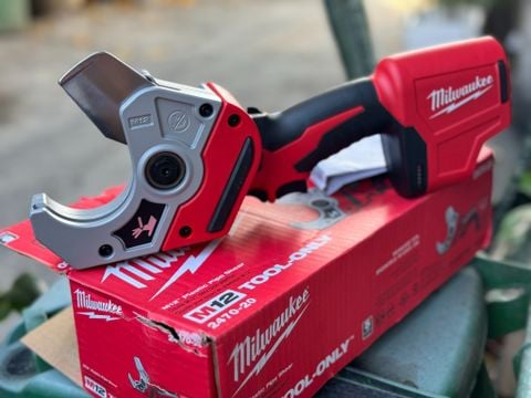 Máy cắt ống nhựa PVC milwaukee 2470