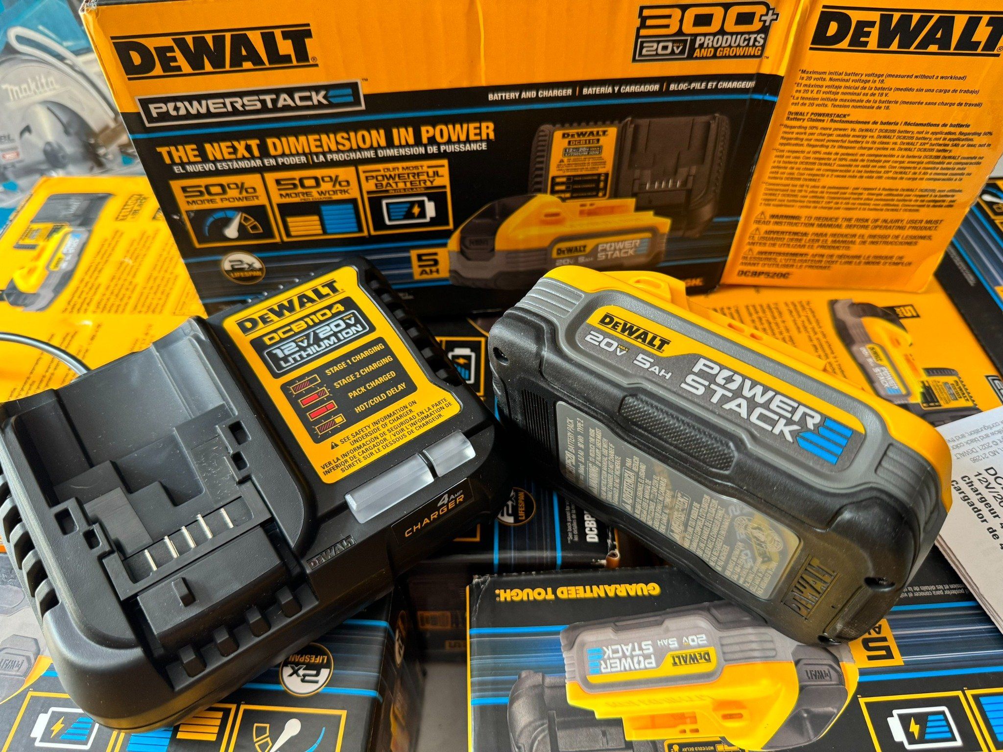 Combo Sạc DCB1104 và Pin PowerStack 5Ah Dewalt