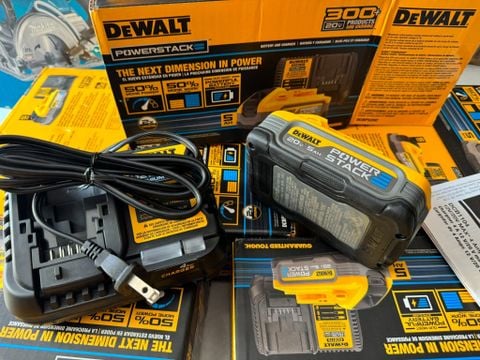 Combo Sạc DCB1104 và Pin PowerStack 5Ah Dewalt