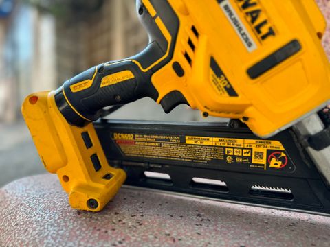 bắn đinh Dewalt DCN692N mexico