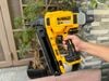 máy bắn đinh bê tông dewalt DCN890