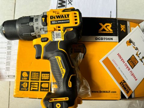 Máy khoan cầm tay Dewalt DCD706