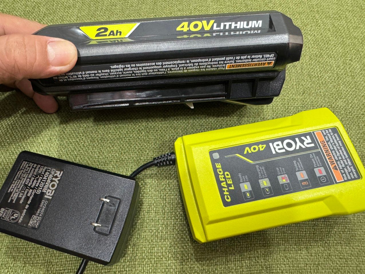 Combo pin Ryobi 2A 40V & sạc Ryobi điện 110V