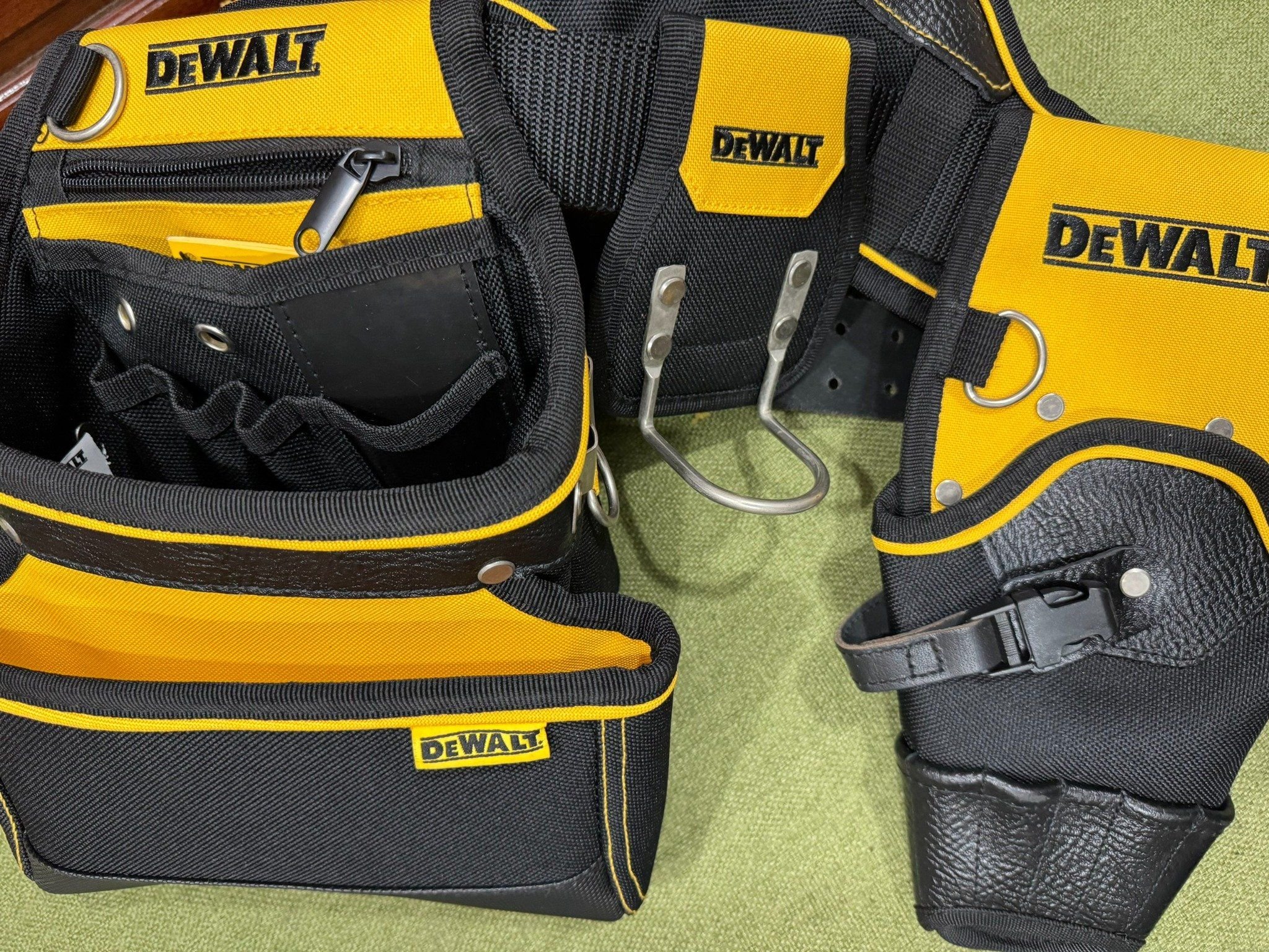 Bộ đai đeo đồ nghề  Dewalt (DWST81228-8)