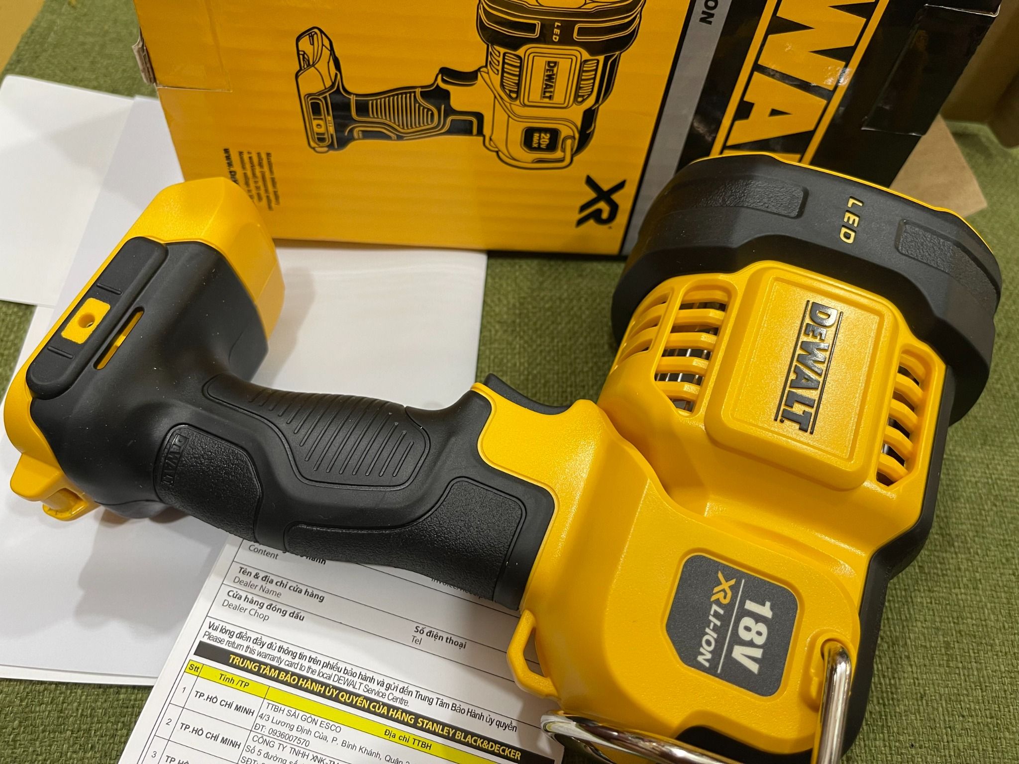 Đèn Led Dewalt dùng pin DCL043