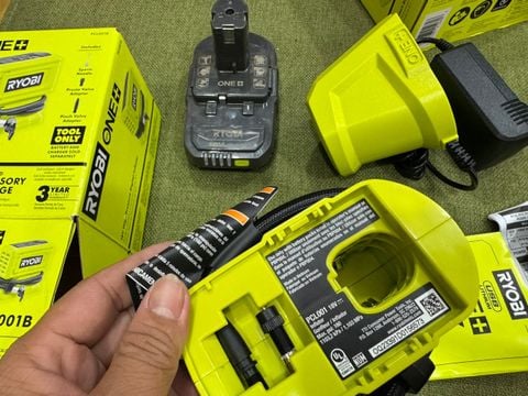 Bơm ryobi PCL001B 18V