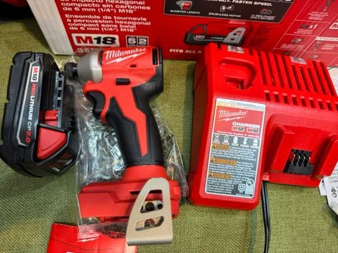 Máy Vặn Vít Pin 18V Milwaukee 3650-21P1 / M18 3650