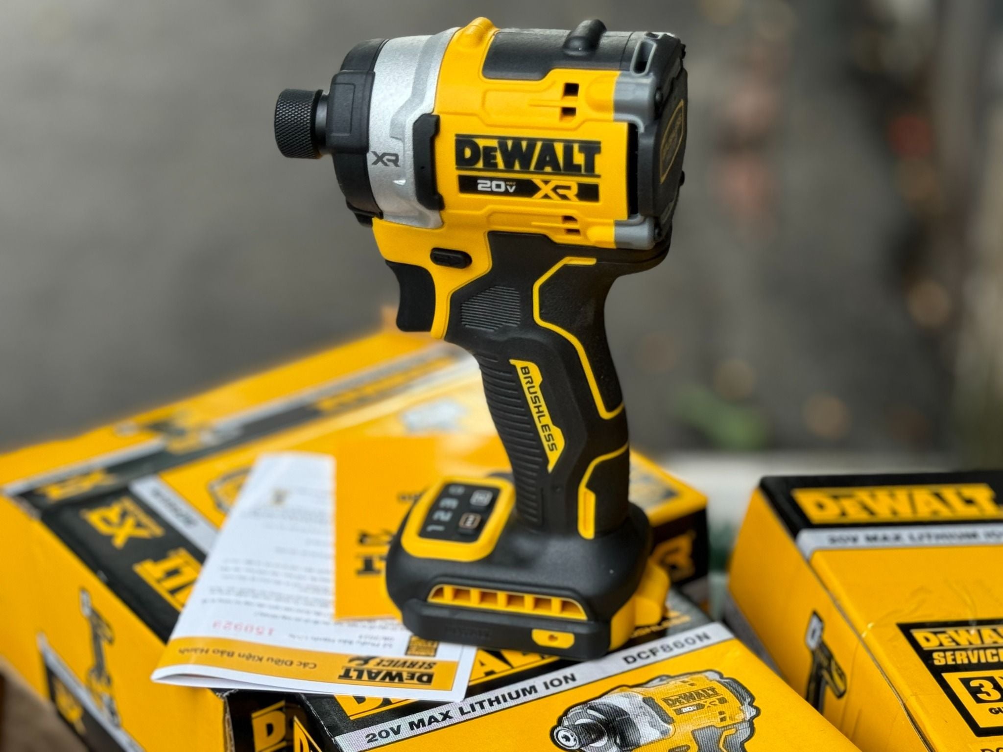 Máy bắt vít dùng pin Dewalt DCF860N