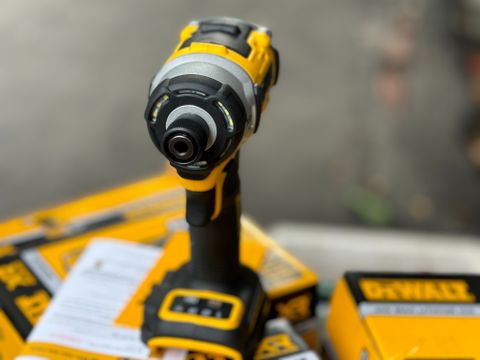 Máy bắt vít dùng pin Dewalt DCF860N