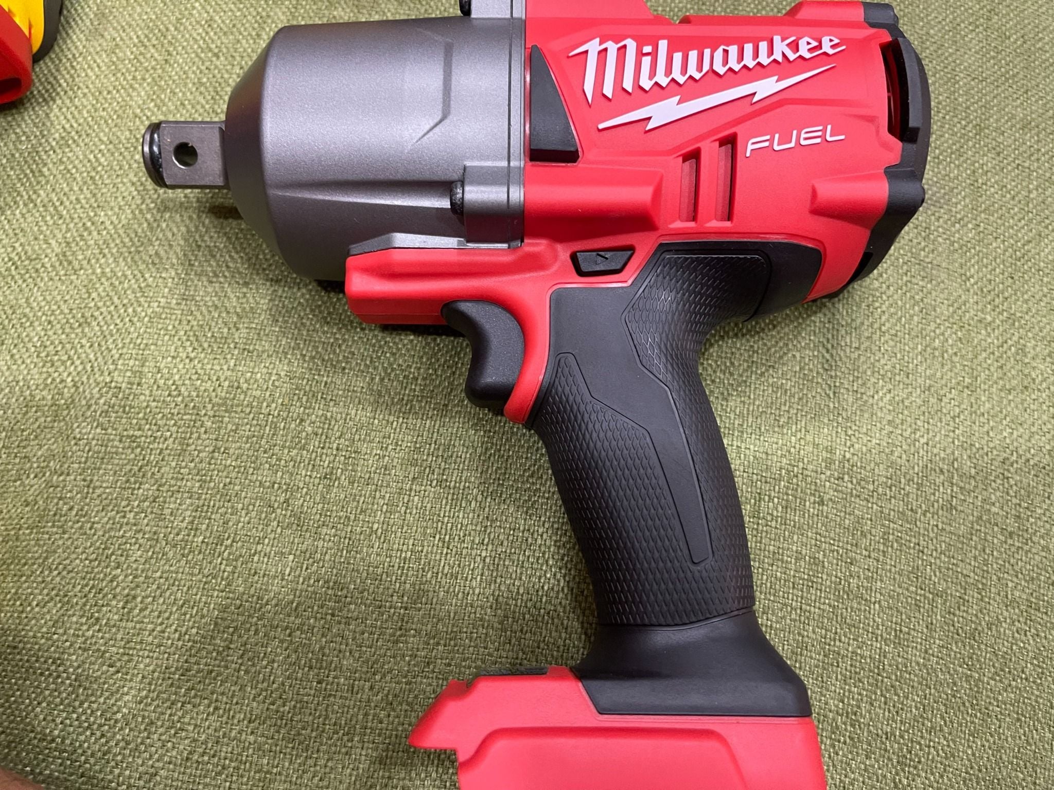 bù lông Milwaukee 2864 M18 ONEFHIWF34-0X ( Chưa Pin & Sạc )