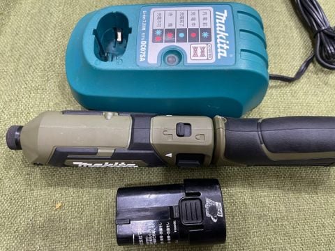 Máy vặn vít gập Makita TD022D