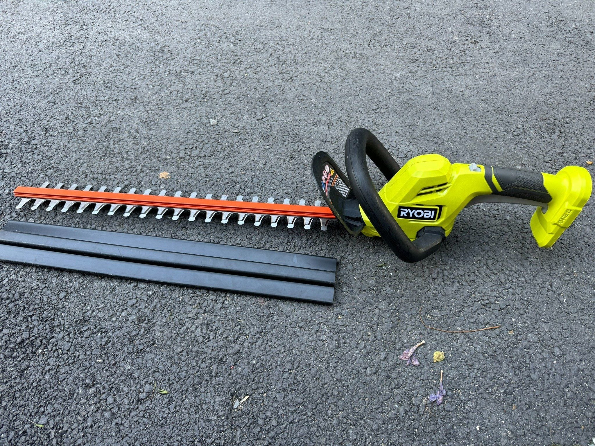 Tỉa hàng rào ryobi P2609 18v