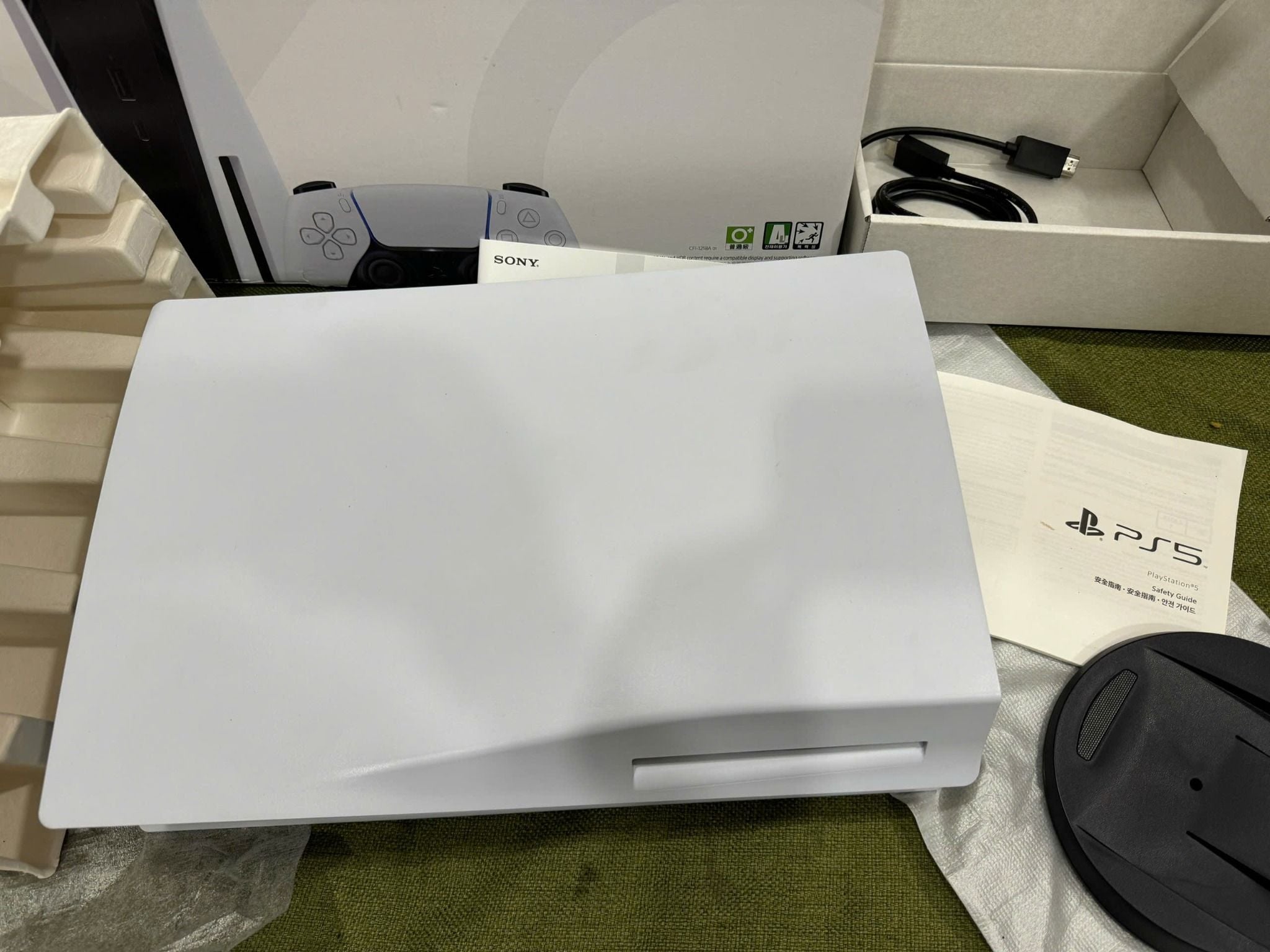 Máy chơi game Sony Playstation 5 (PS5) Standard Edition