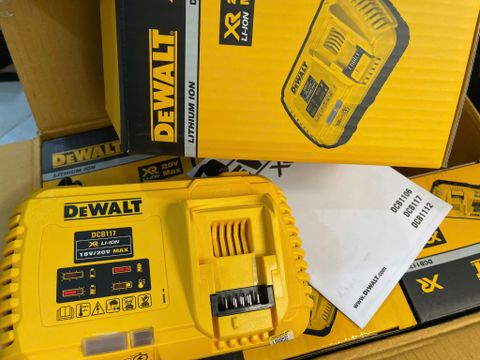 Bộ sạc nhanh 18V-60V Dewalt DCB117
