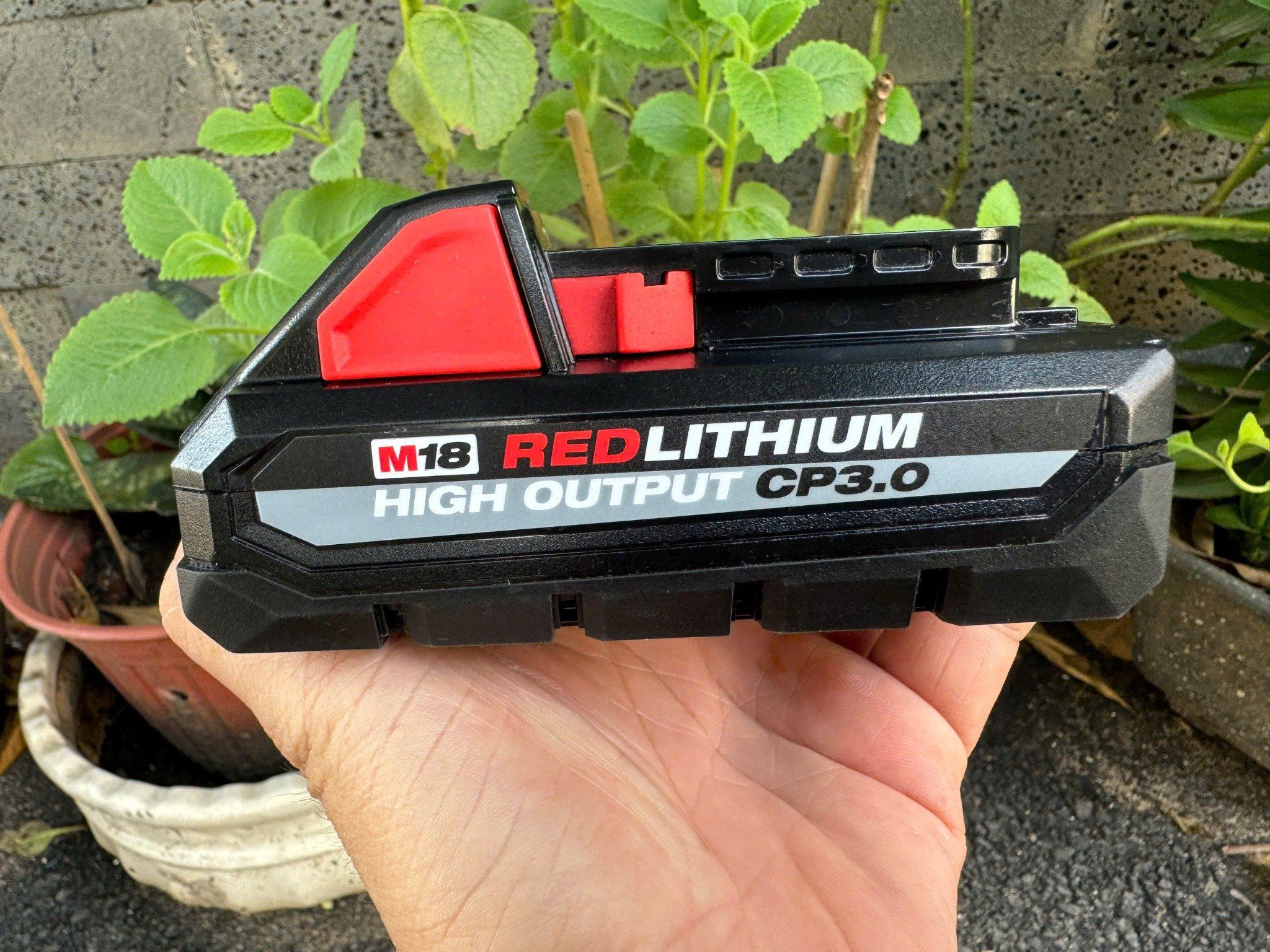 Pin Milwaukee 18V 3.0Ah HIGH OUTPUT Red Lithium (Mã: M18HB3)