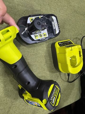 Máy vặn vít Ryobi PSBID02 Mỹ về , pin 4ah xả cao sạc new