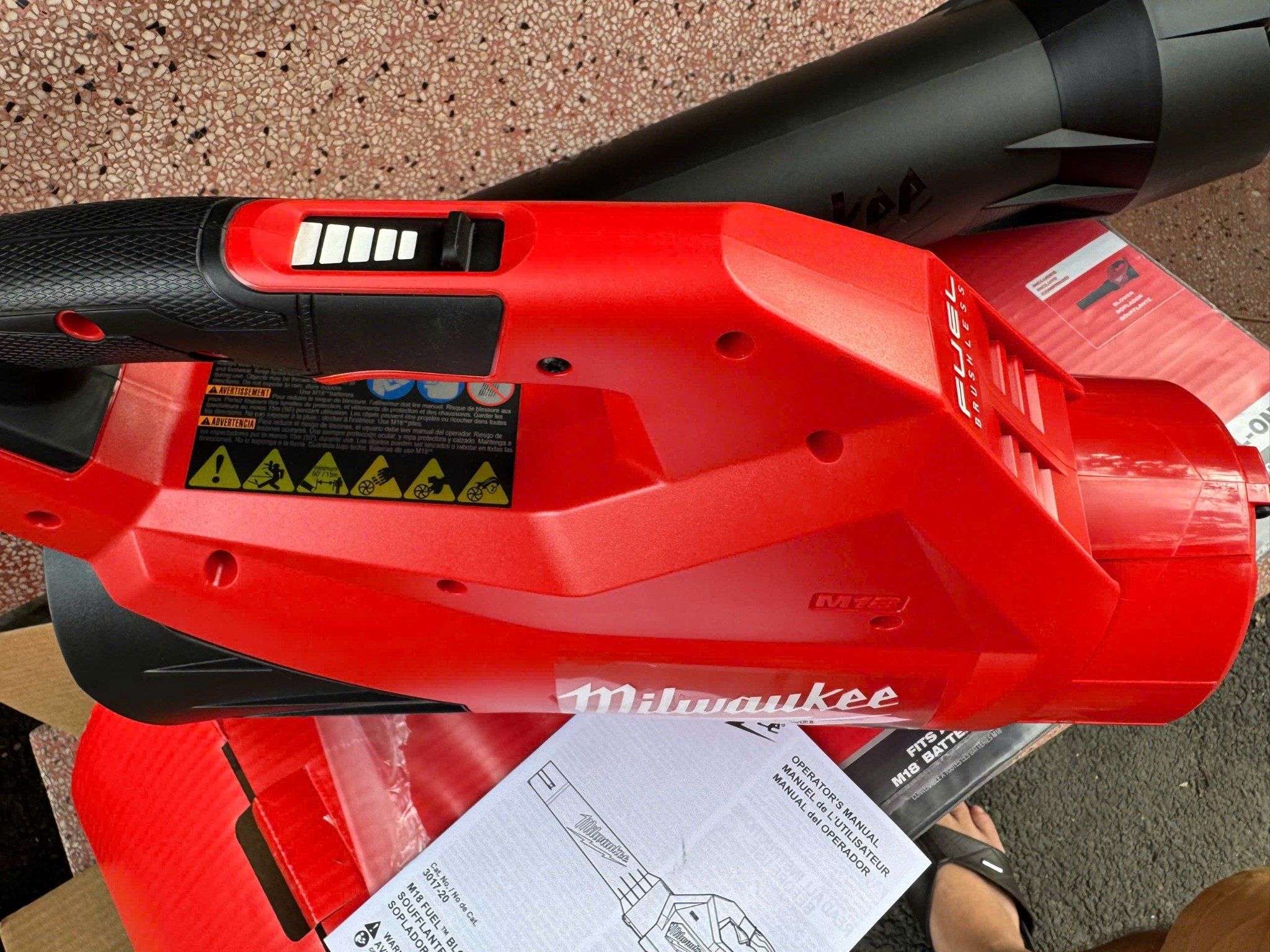 Máy thổi lá Milwaukee 3017-20 FBLG3 (Chưa Pin & Sạc)