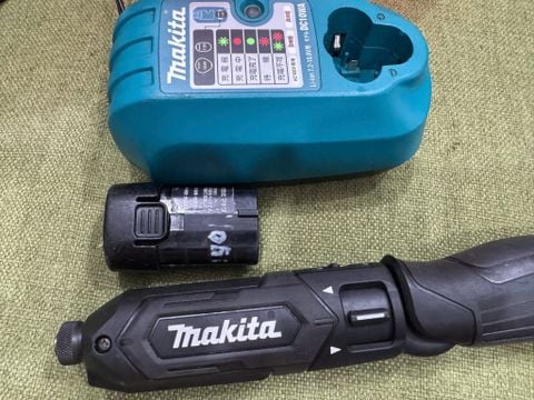 Máy vặn vít gập Makita TD022D
