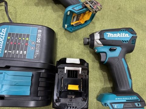 Combo Máy vặn vít Makita DTD153 Xanh