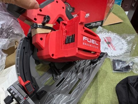 Mắy cắt Milwaukee 2831-20 new M18 track saw điều tốc new