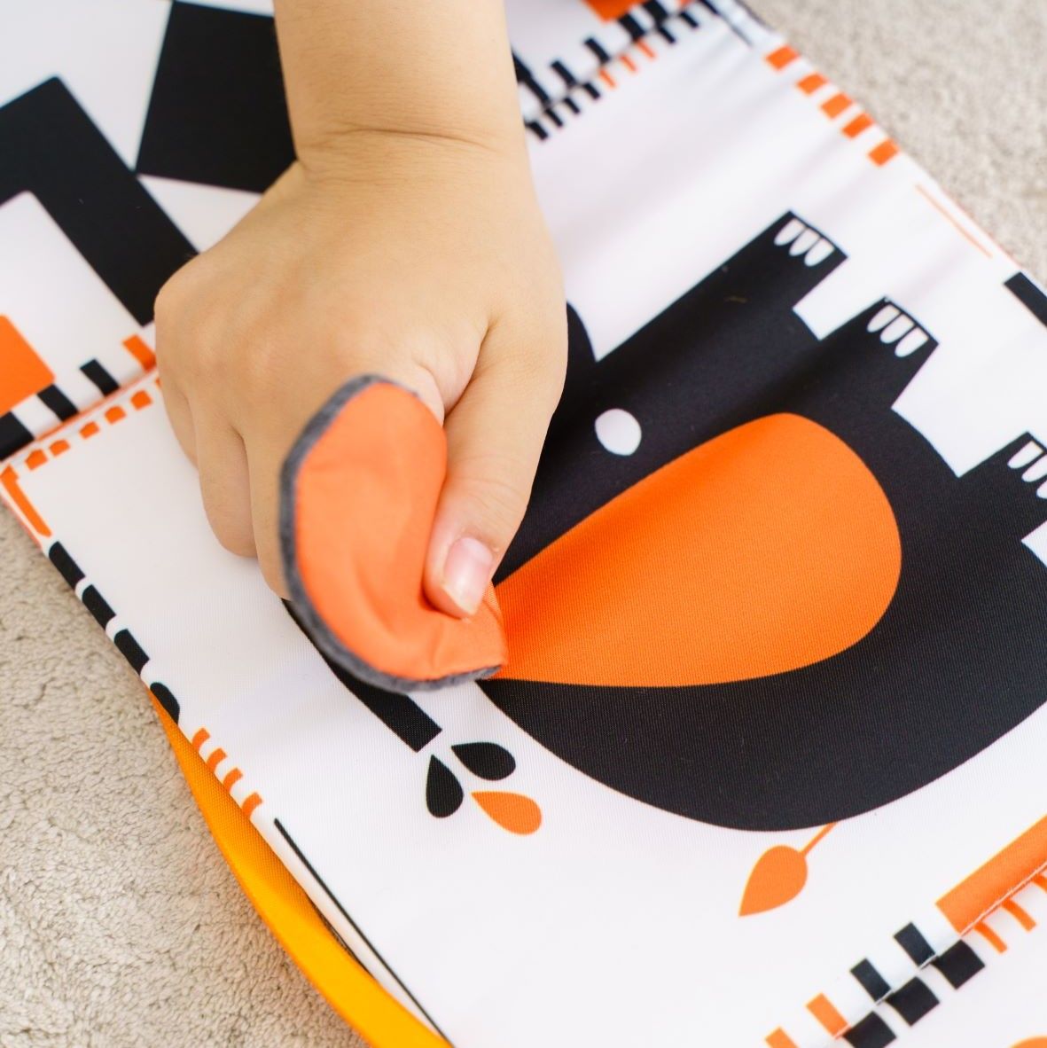  Sách vải 2 mặt kiêm quây cũi kích thích thị giác cho bé Lalala Baby 