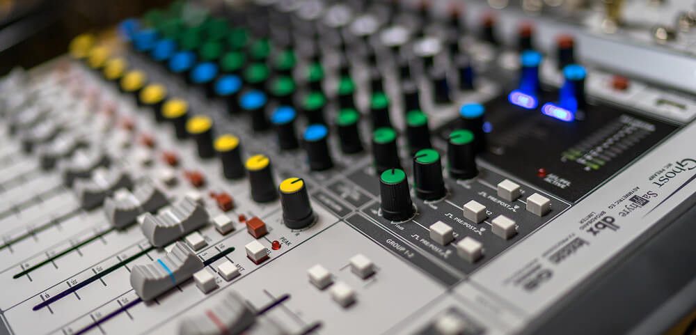 Mixer analog SOUNDCRAFT SIGNATURE 12MT - Hàng Chính hãng PGI
