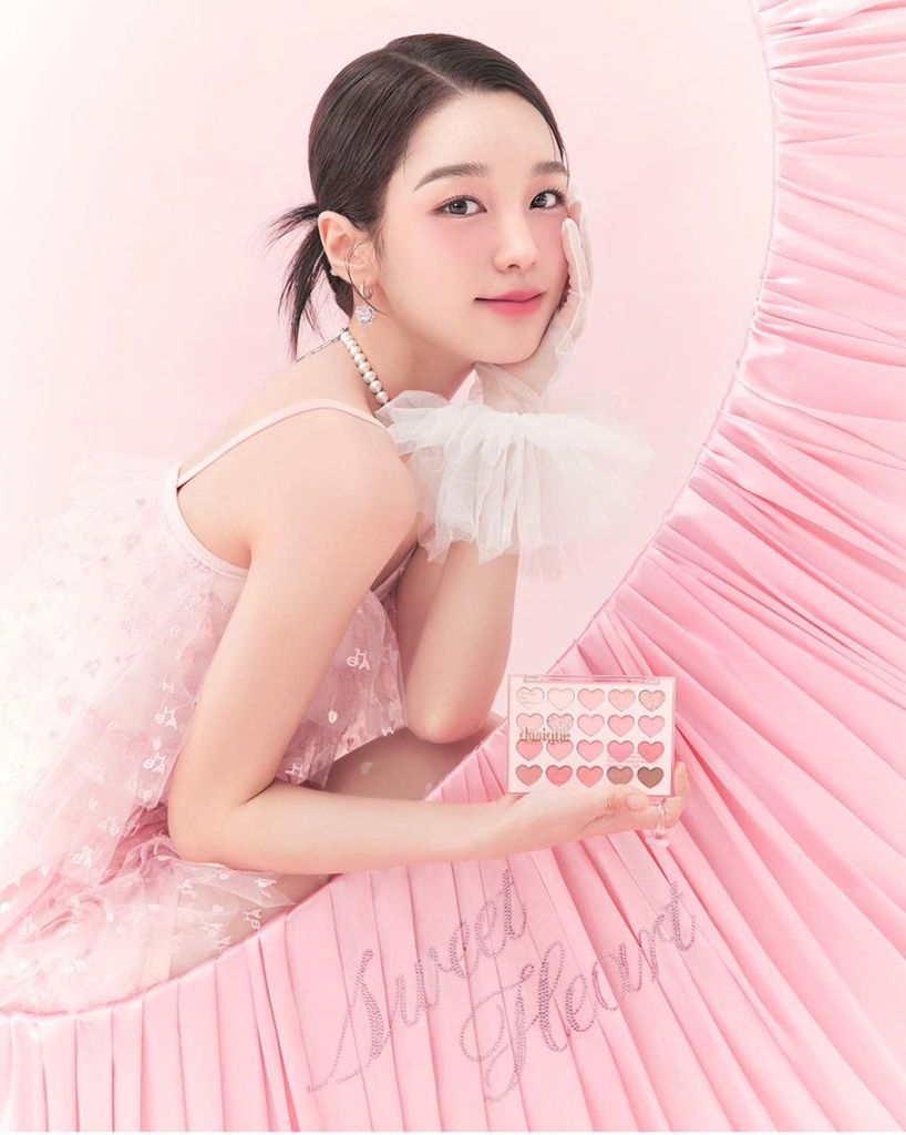 Bảng Mắt 20 ô Dasique Mood Shadow Palette Color Atelier Collection