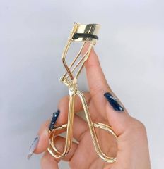 Bấm Mi The Face Shop Premium Eyelash Curler - Vàng