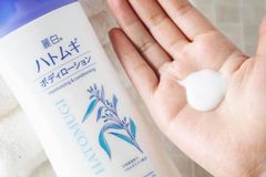 Sữa Dưỡng Thể Sáng Da Kumano Hatomugi The Body Lotion 250g