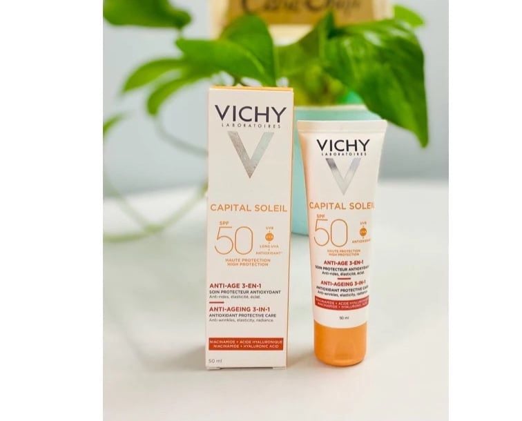 Kem Chống Nắng Chống Ô Nhiễm Bụi Kiềm Dầu & Giảm Thâm Nám Vichy Capital Soleil Mattifying 3In1 SPF50+