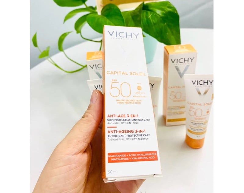 Kem Chống Nắng Chống Ô Nhiễm Bụi Kiềm Dầu & Giảm Thâm Nám Vichy Capital Soleil Mattifying 3In1 SPF50+