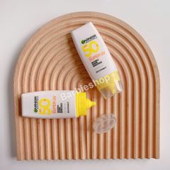 Kem Chống Nắng Garnier Skin Naturals Super UV Invisible Serum Sunscreen 30ml