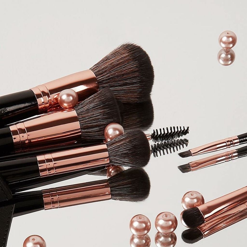 Bộ Cọ Trang Điểm BH Cosmetics Signature Rose Gold Brush Set With Holder 13 Cây - cọ cắm đen