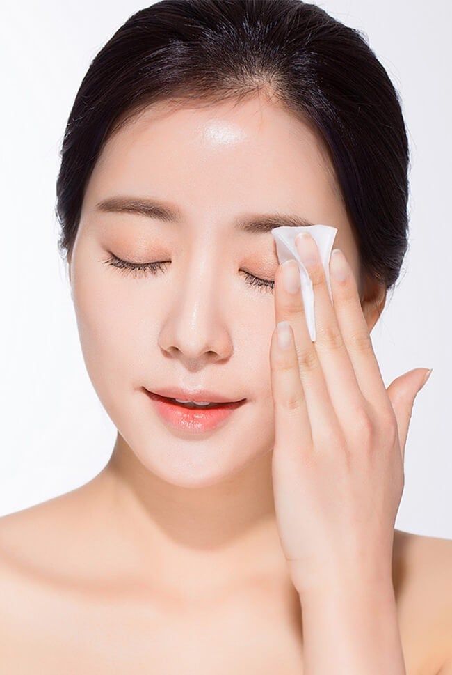 Nước Tẩy Trang Dịu Nhẹ SUM37 Skin Saver Essential Pure Cleansing Water 400ml + tặng bông tẩy trang 40 miếng