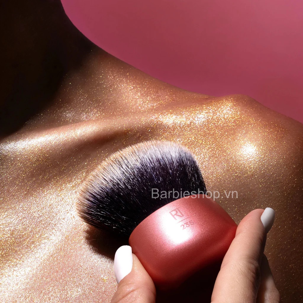 Real Techniques Foundation Blender Makeup Brush