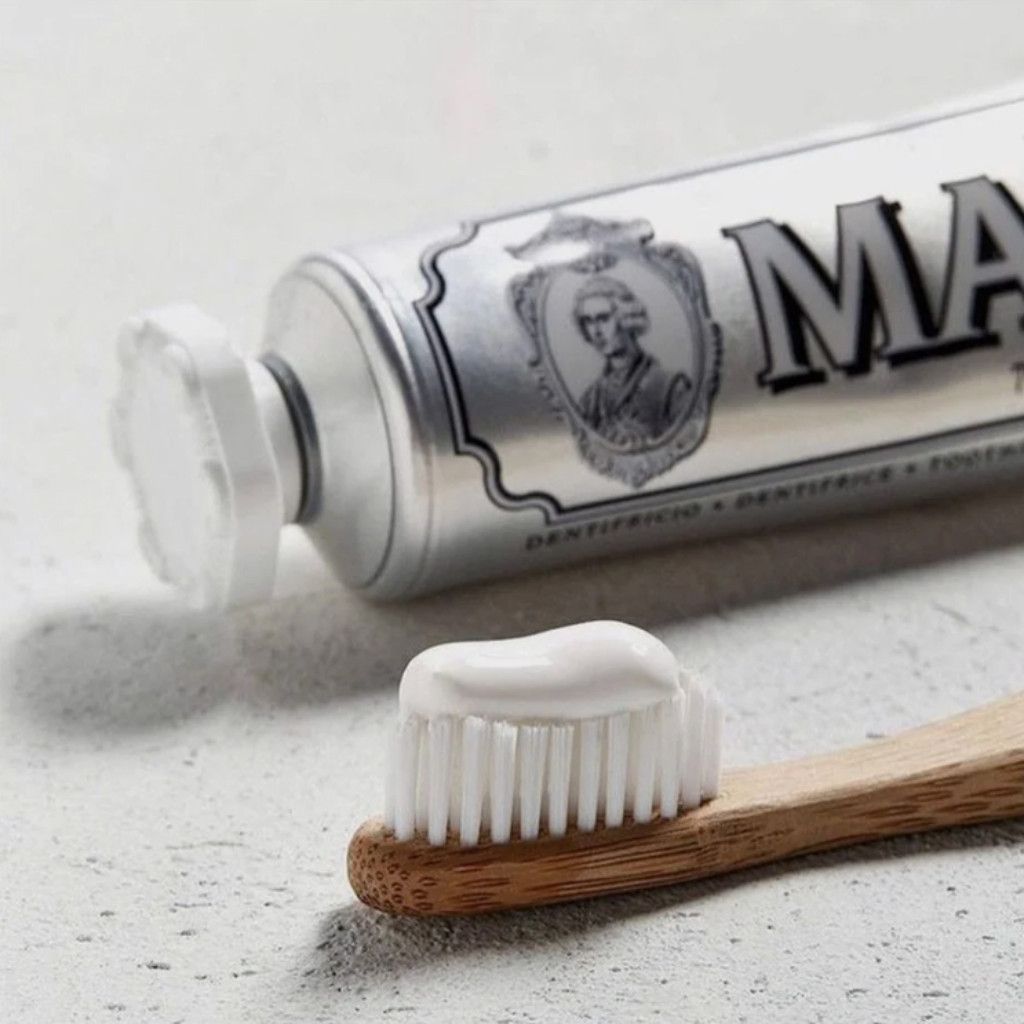 Kem Đánh Răng Marvis Whitening Mint 85ml