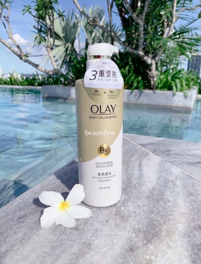 Sữa Tắm Trắng Da Olay B3 Peptide + Vitamin C 500ml (Bản Trung + Thái)