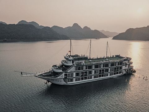 OASIS BAY CRUISE 5* - EXPLORE HA LONG BAY 2D1N 
