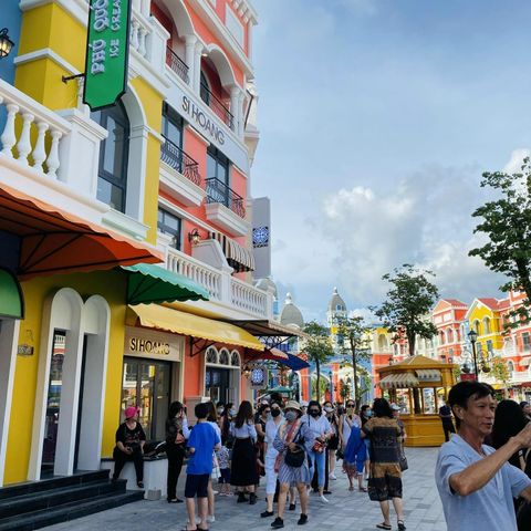  MỞ CỬA DU LỊCH HAY TIẾP TỤC CHỜ ĐỢI? 