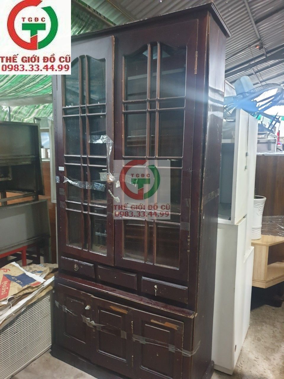 TỦ TRƯNG BÀY GỖ HƯƠNG ĐỰNG ĐỒ DÙNG GIA ĐÌNH