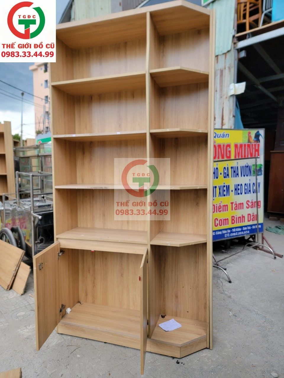 KỆ TẦNG GÓC BÊN TRƯNG BÀY GỖ MDF