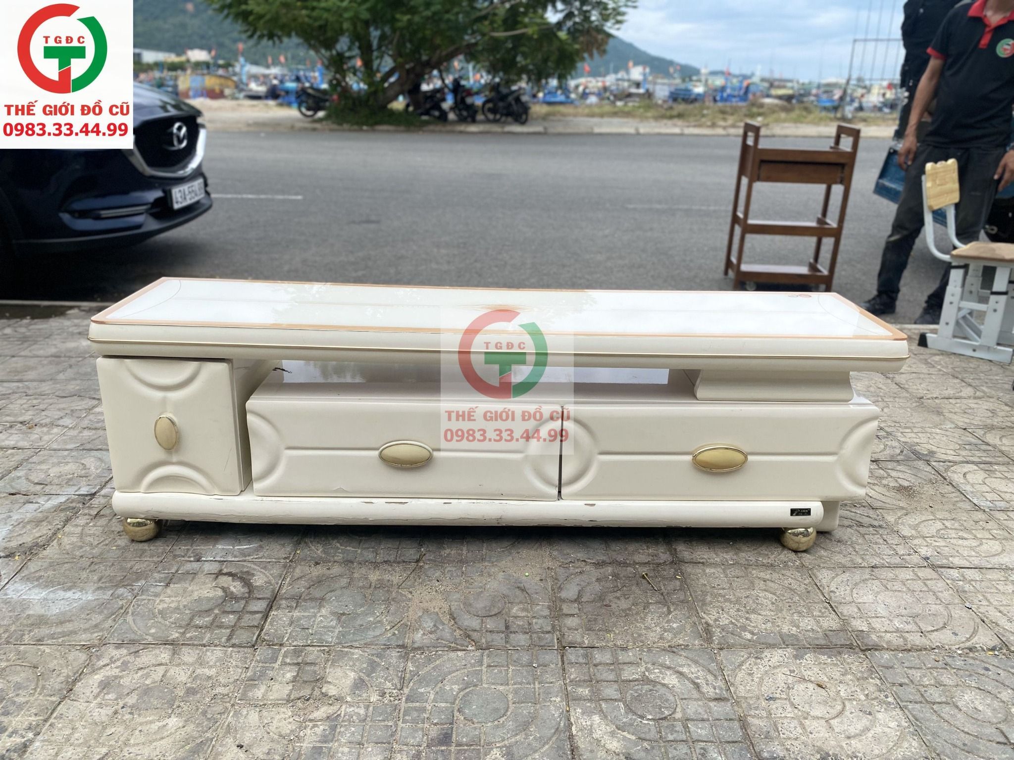 KỆ RÚT TIVI THANH LÝ