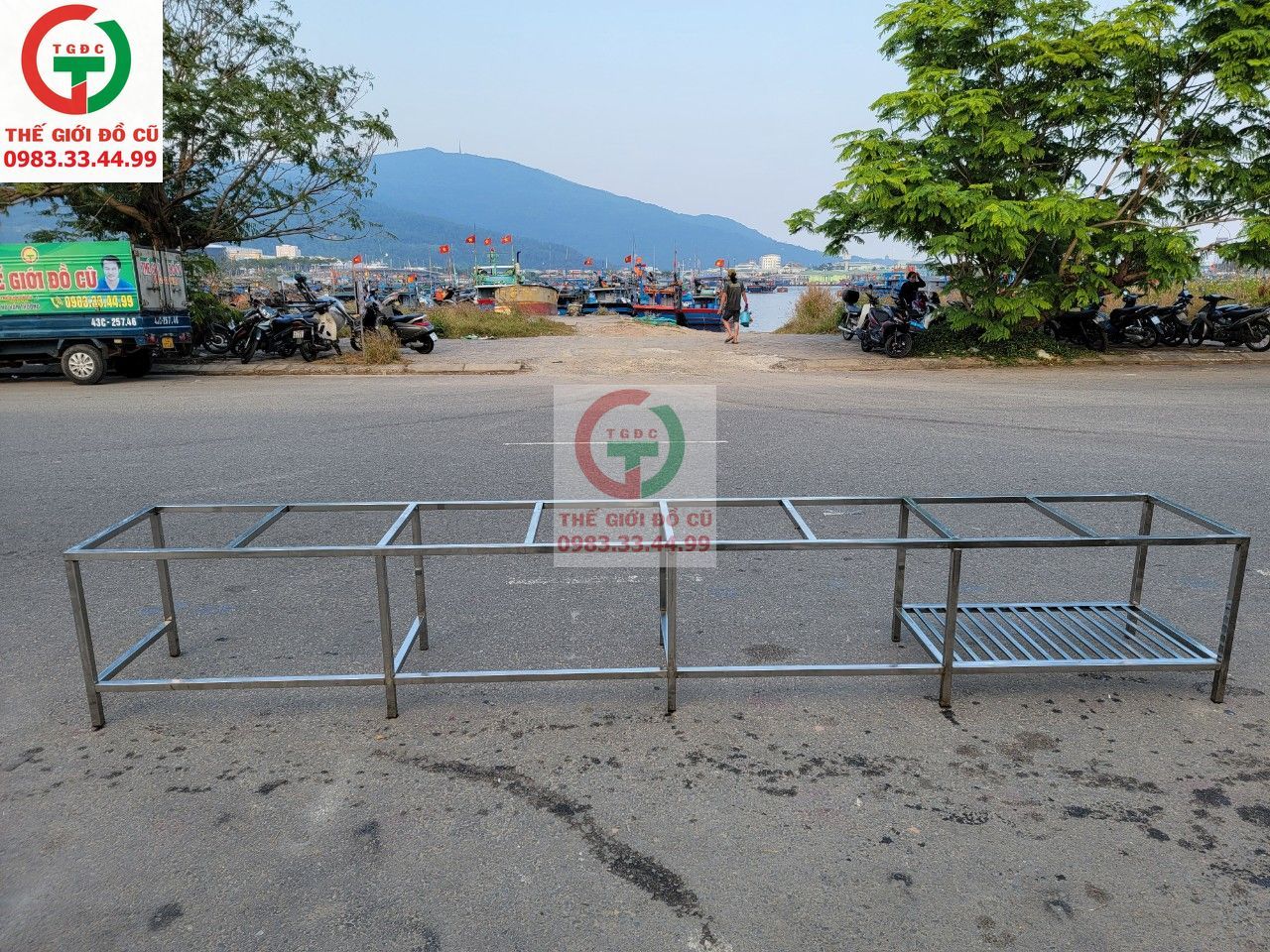 KHUNG KỆ  INOX ĐẶT BÀN RA MÓN