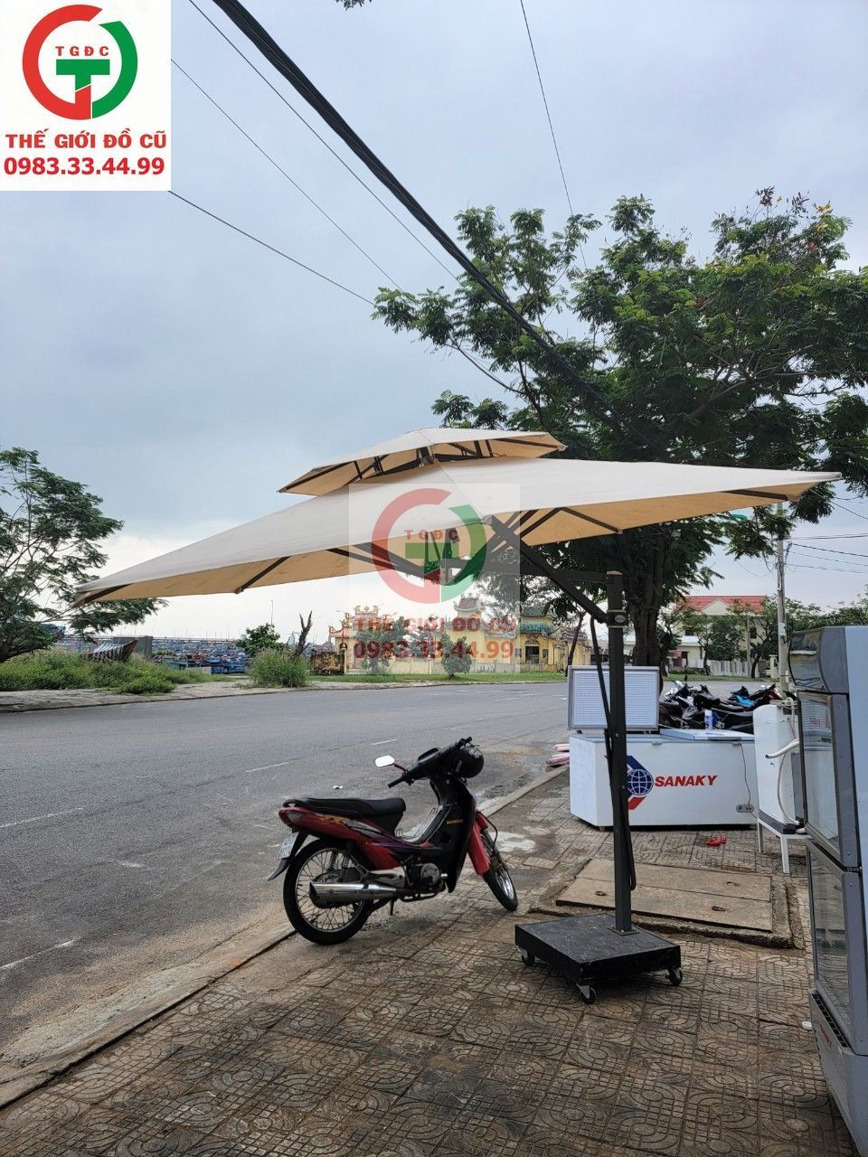 DÙ CAFE LỆCH TÂM