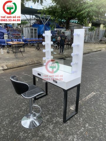 BÀN GHẾ TRANG ĐIỂM CÓ ĐÈN