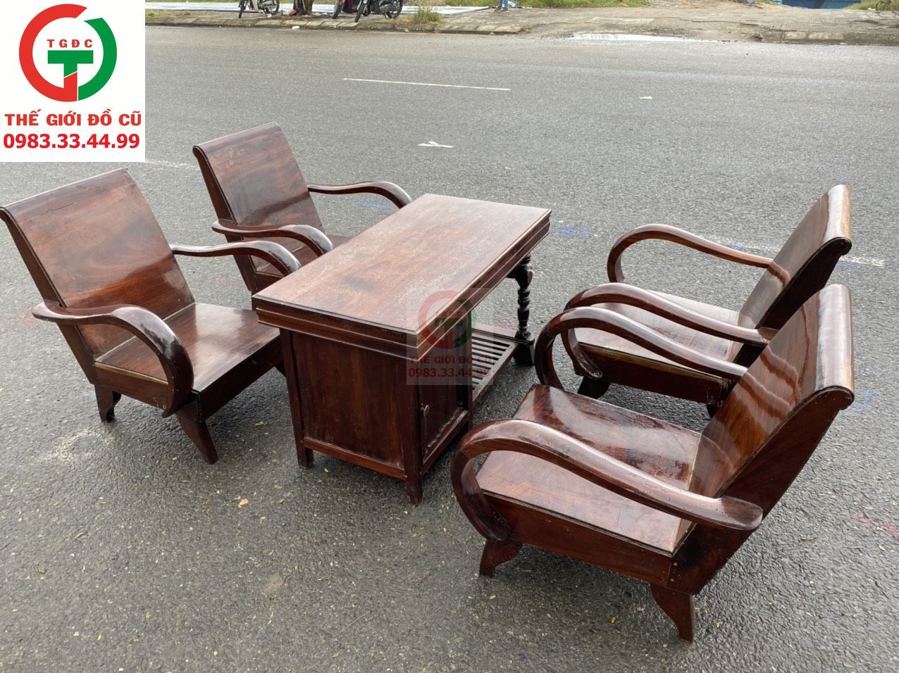 Salon thùng cổ xưa