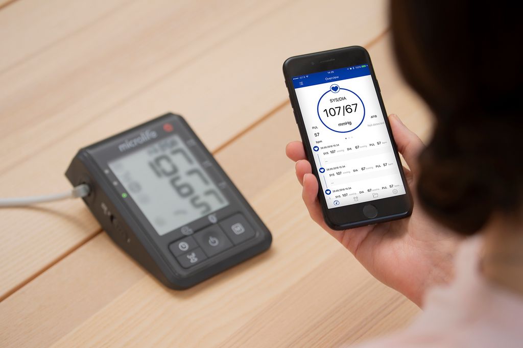 Máy Đo Huyết Áp Bắp Tay Microlife B6 ADVANCED CONNECT, Cảnh Báo Rung Nhĩ 1 Lần Đo, Kết Nối Điện Thoại & Máy Tính