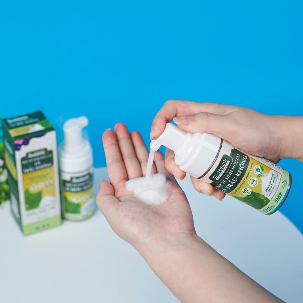 Bọt Vệ Sinh Hữu Cơ Lá Trầu Không BioHealth 100ml