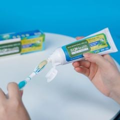 Kem Đánh Răng Hữu Cơ Trà Bạc Hà BioHealth, Sạch Mảng Bám, Giảm Ê Buốt 70g